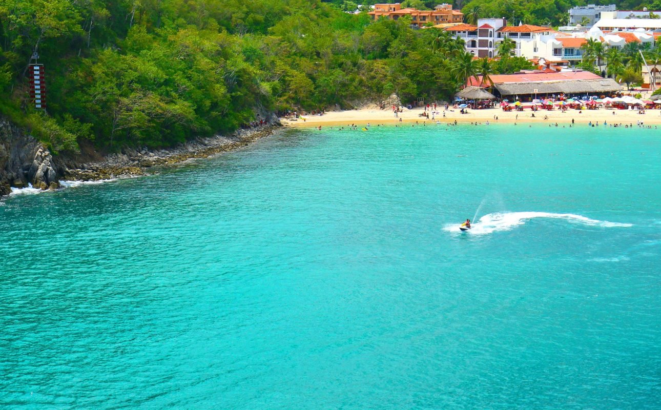 Bahía Santa Cruz, Bahías de Huatulco, Oaxaca, México Bahía Santa Cruz, Bahías de Huatulco, Oaxaca, México - Huatulco Smile